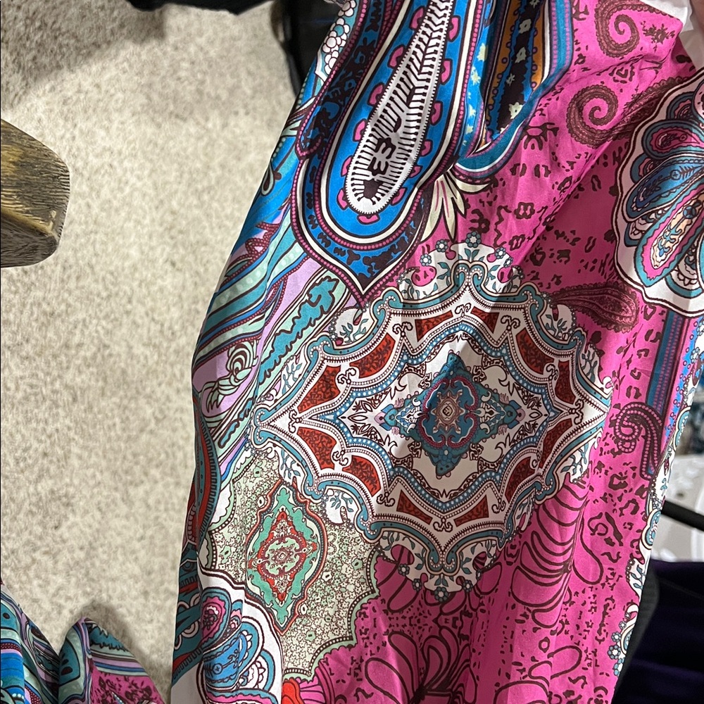 💲2💲if BUNDLED 3 or more $2 itemVibrant Paisley Blouse Elastic Neckline C100 - Picture 9 of 10